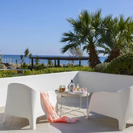 Mackenzie Castella Beachfront Apartament Larnaca