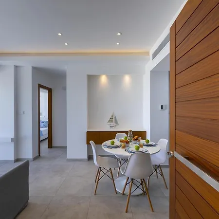 Mackenzie Castella Beachfront Apartman Lárnaka