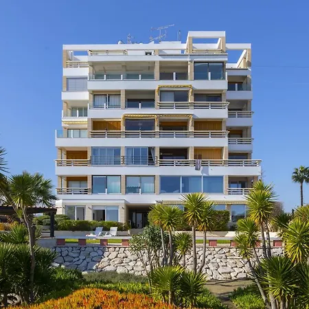 Mackenzie Castella Beachfront Larnaca