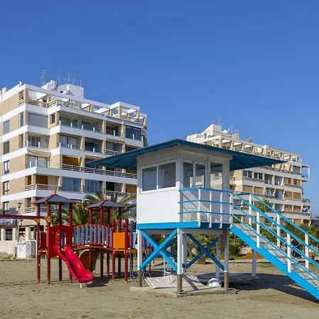 Mackenzie Castella Beachfront Lárnaca