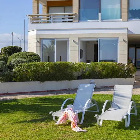 Mackenzie Castella Beachfront Larnaca