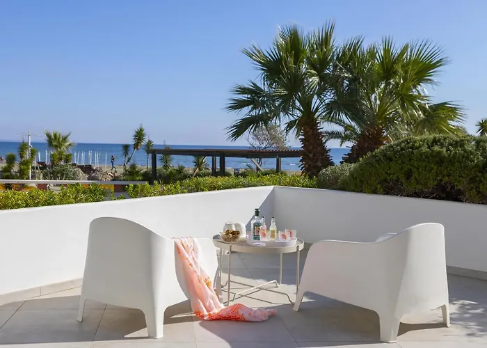 Mackenzie Castella Beachfront Apartment Larnaka