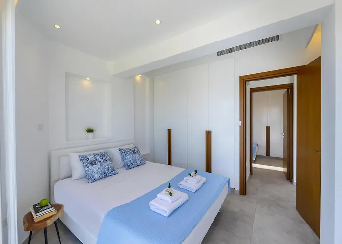 Mackenzie Castella Beachfront Apartment Larnaka