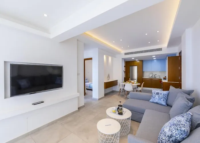 Mackenzie Castella Beachfront Apartment Larnaka