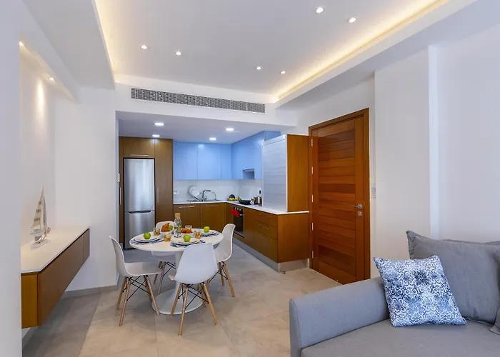 Mackenzie Castella Beachfront Larnaka