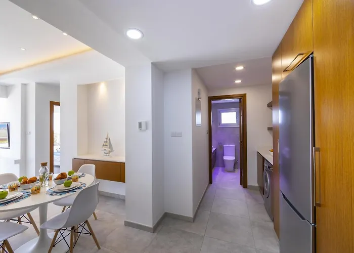 Apartment Mackenzie Castella Beachfront