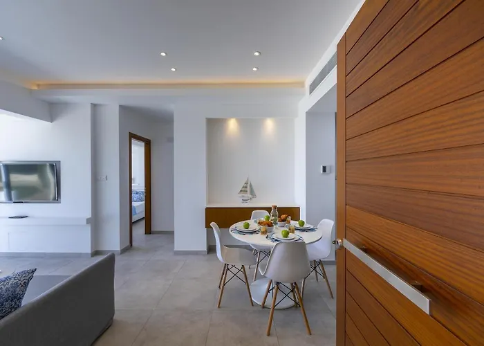 Mackenzie Castella Beachfront Apartment Larnaka