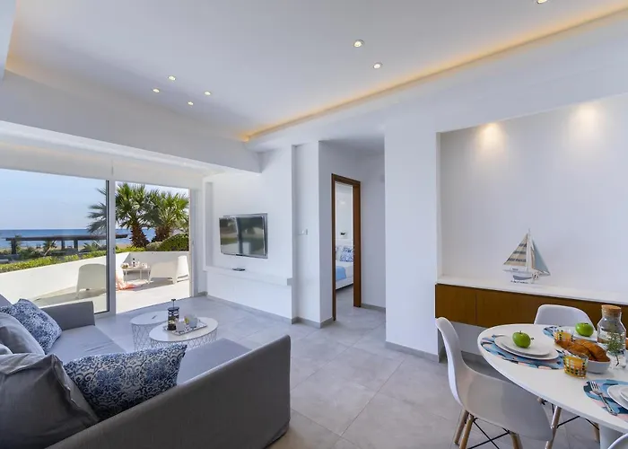 Mackenzie Castella Beachfront *