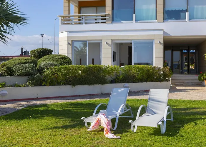 Mackenzie Castella Beachfront Larnaka