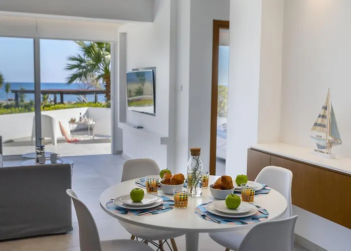 Mackenzie Castella Beachfront Апартаменти Ларнака