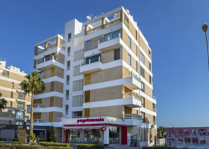 Апартаменти Mackenzie Castella Beachfront